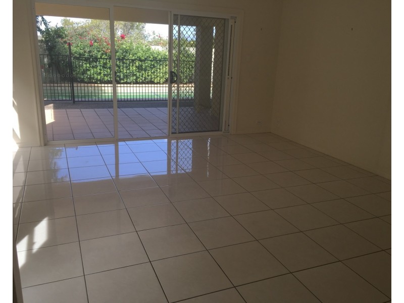 557 Oyster Cove Promenade, Helensvale QLD 4212