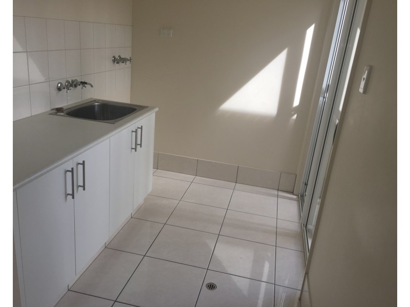 557 Oyster Cove Promenade, Helensvale QLD 4212