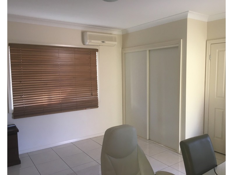 557 Oyster Cove Promenade, Helensvale QLD 4212