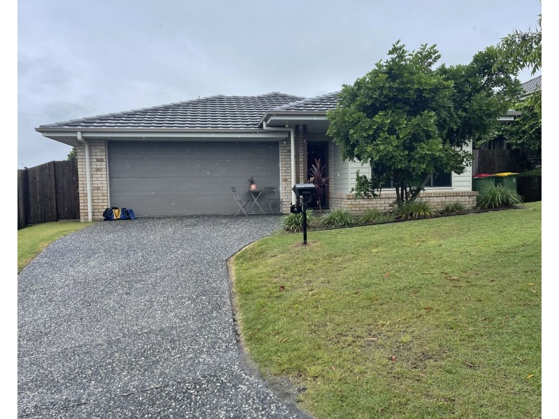 4 Sapphire Place, Pimpama QLD 4209