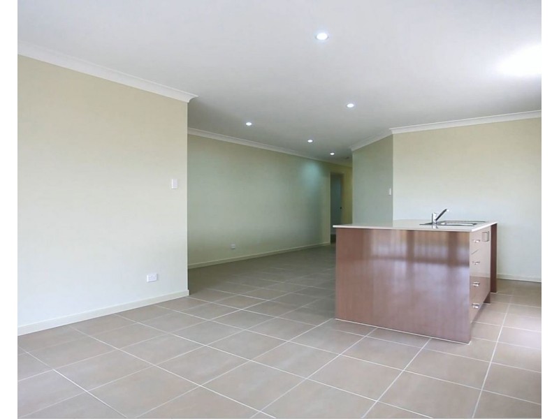 4 Sapphire Place, Pimpama QLD 4209