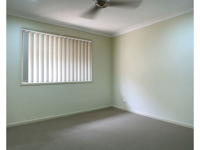 4 Sapphire Place, Pimpama QLD 4209