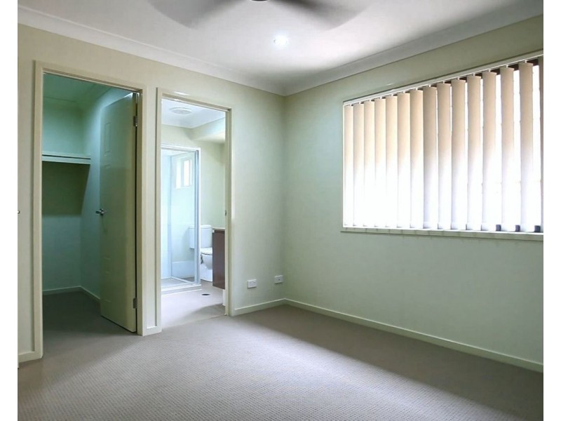 4 Sapphire Place, Pimpama QLD 4209