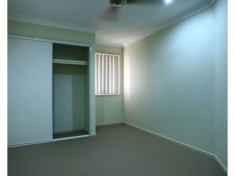 4 Sapphire Place, Pimpama QLD 4209