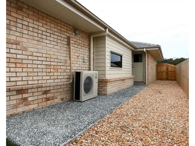 4 Sapphire Place, Pimpama QLD 4209