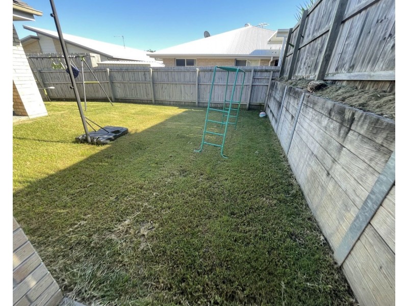4 Sapphire Place, Pimpama QLD 4209