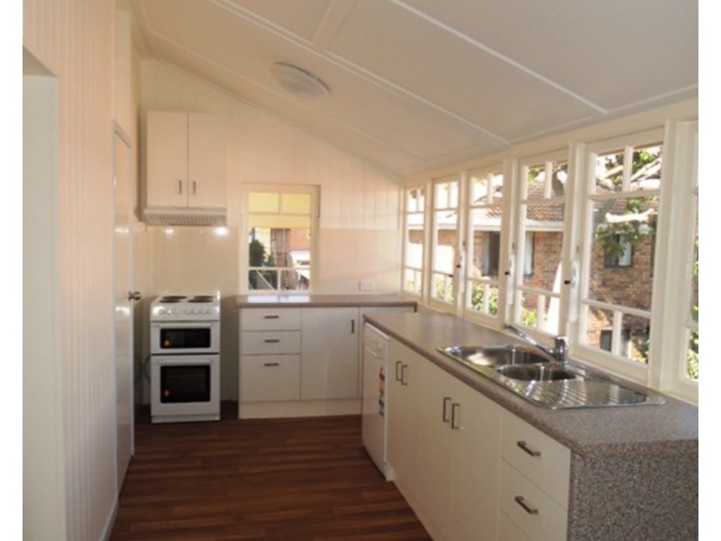 3 Little Norman Street, Southport QLD 4215