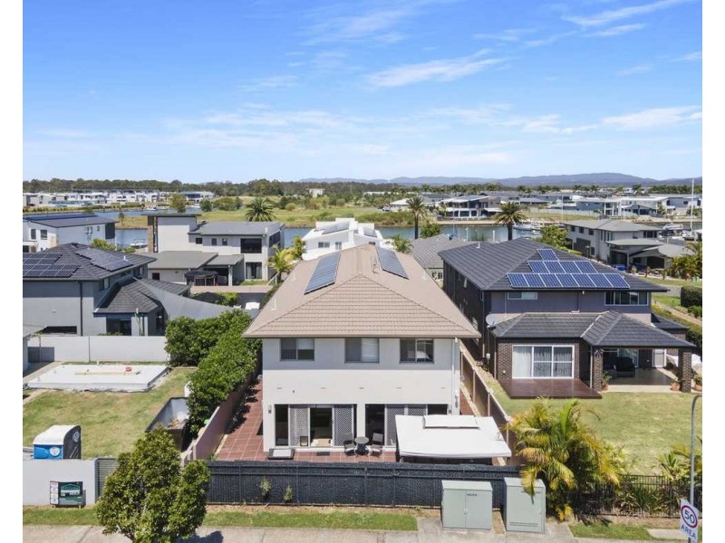 5 Harbour Rise, Hope Island QLD 4212