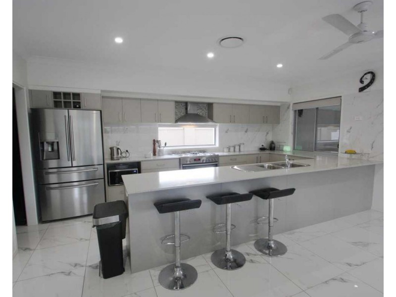 5 Harbour Rise, Hope Island QLD 4212