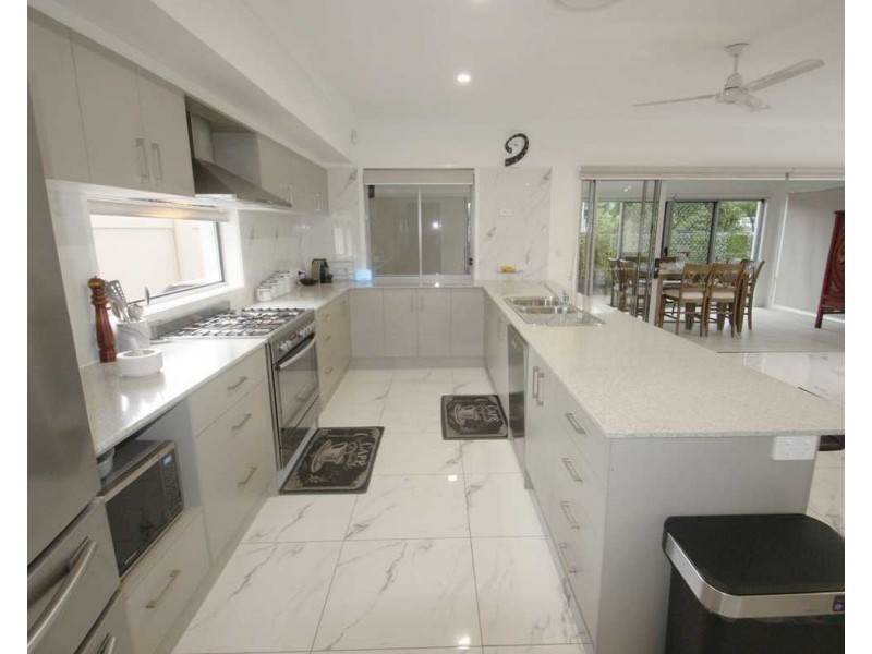5 Harbour Rise, Hope Island QLD 4212