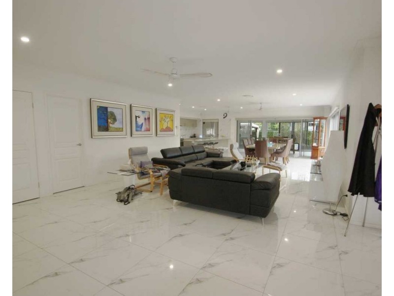 5 Harbour Rise, Hope Island QLD 4212