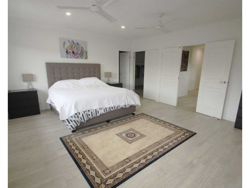 5 Harbour Rise, Hope Island QLD 4212