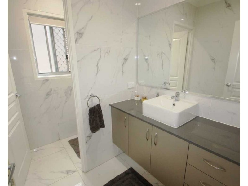 5 Harbour Rise, Hope Island QLD 4212