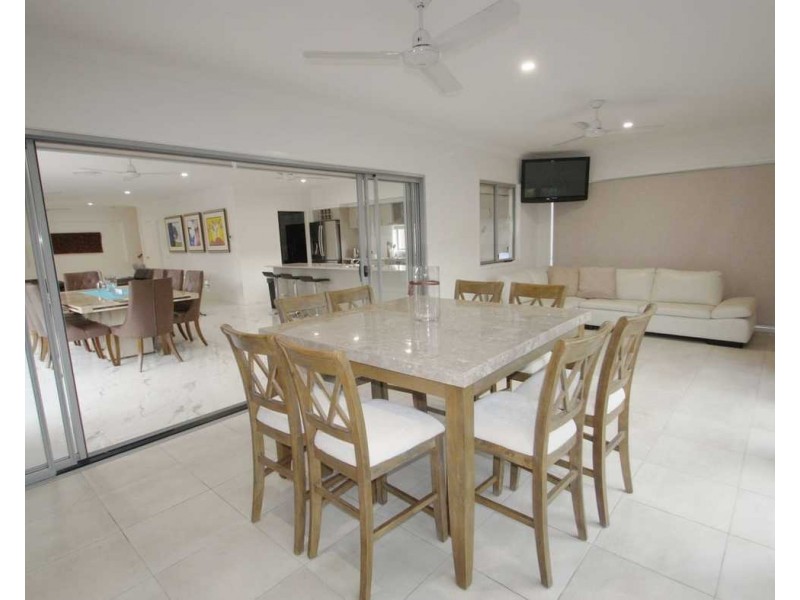 5 Harbour Rise, Hope Island QLD 4212