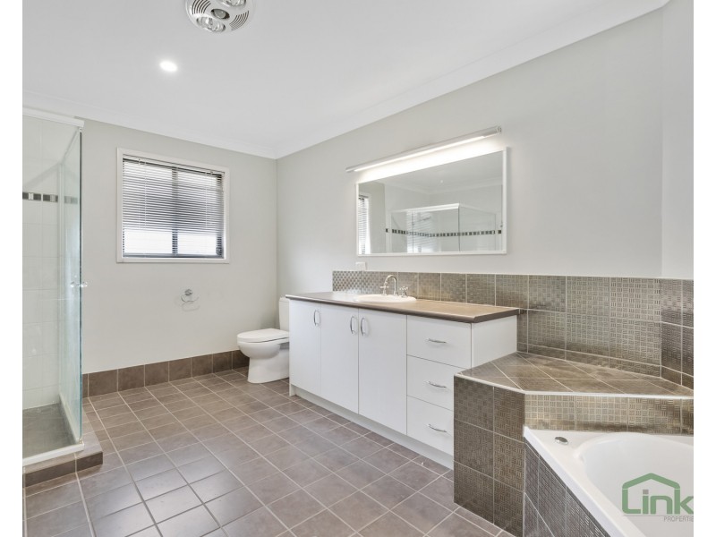5 River Breeze Court, Windaroo QLD 4207