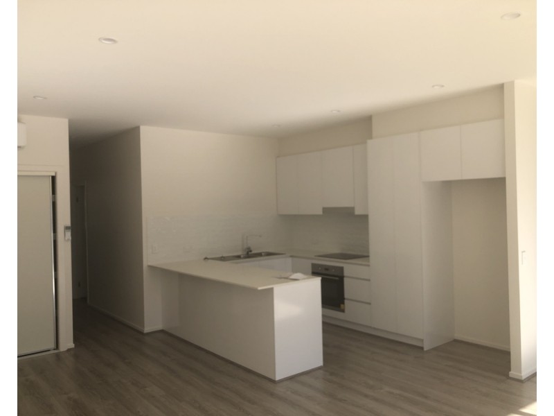 3/134 Eugaree Street, Southport QLD 4215