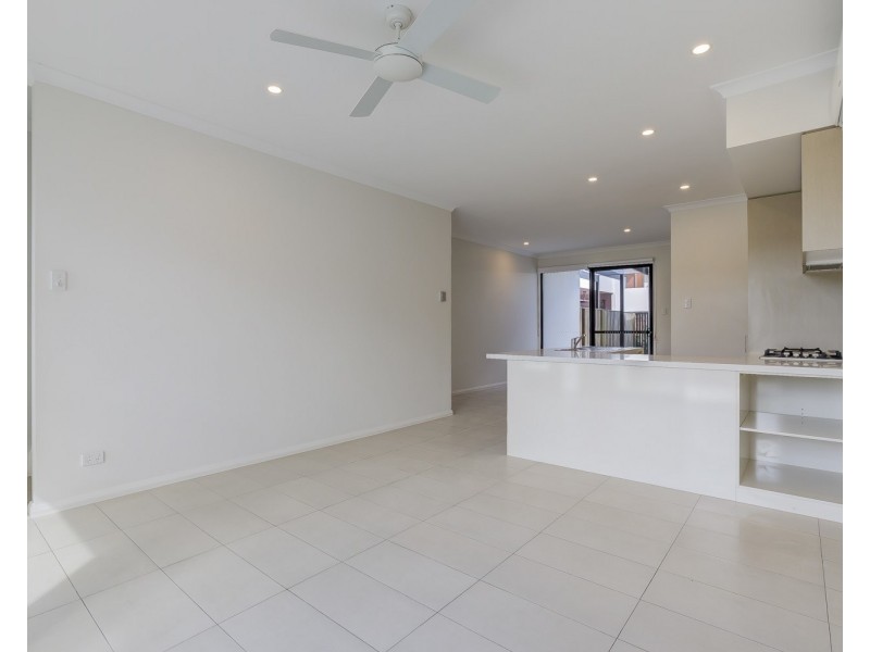 7 Mayfair Lane, Hope Island QLD 4212