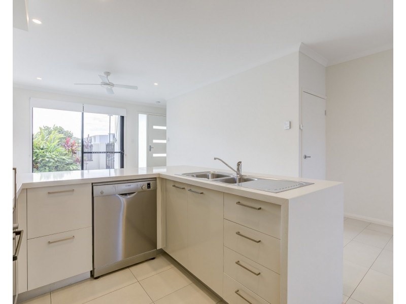 7 Mayfair Lane, Hope Island QLD 4212