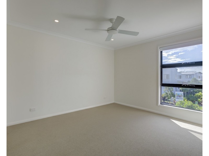 7 Mayfair Lane, Hope Island QLD 4212