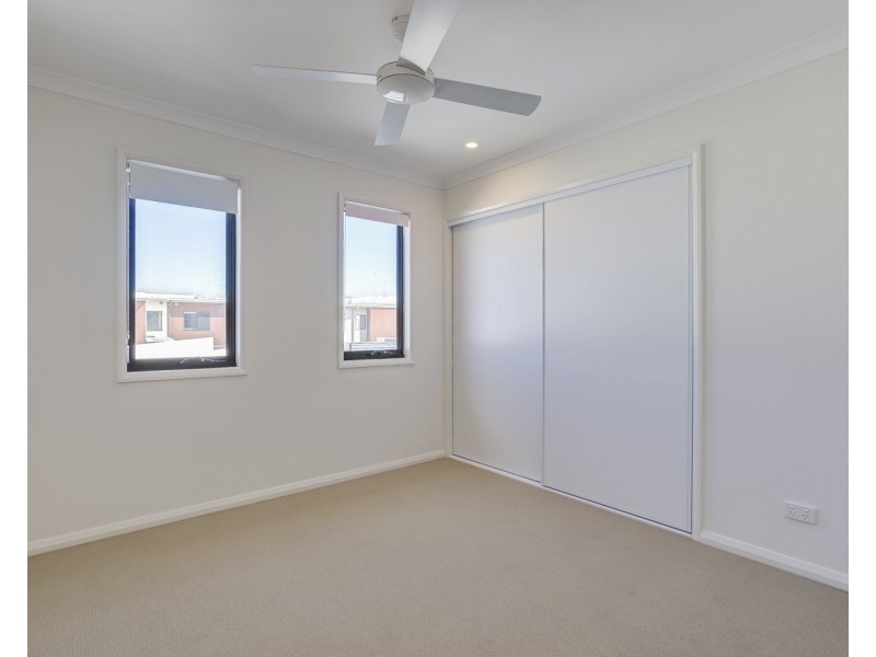 7 Mayfair Lane, Hope Island QLD 4212