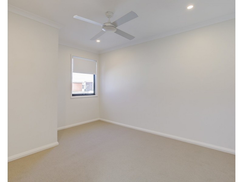 7 Mayfair Lane, Hope Island QLD 4212