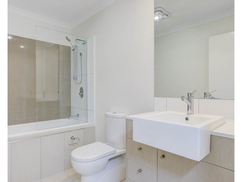 7 Mayfair Lane, Hope Island QLD 4212