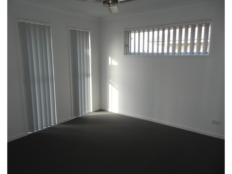 8 Casey Street, Pimpama QLD 4209