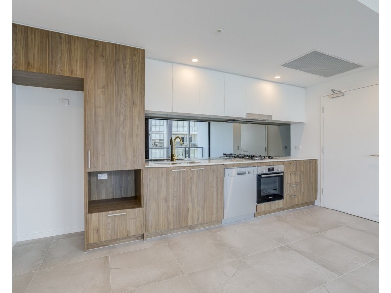 1109/372 Marine Parade, Labrador QLD 4215