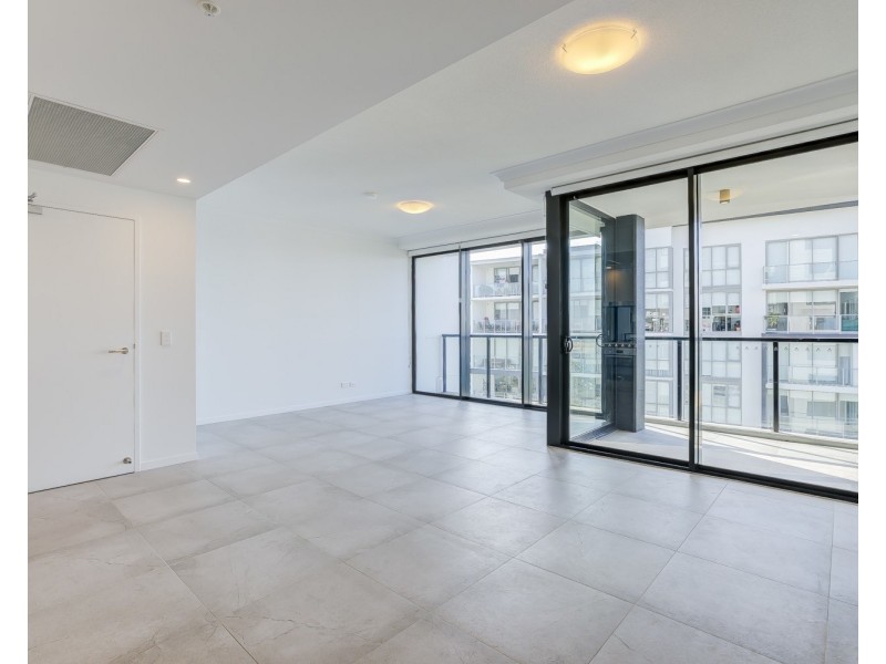 1109/372 Marine Parade, Labrador QLD 4215