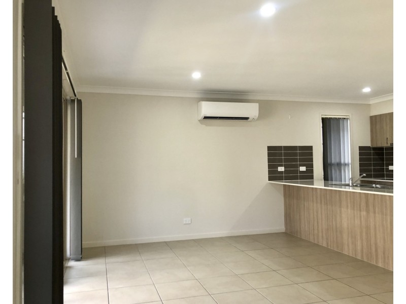 10 Woodrose Circuit, Pimpama QLD 4209