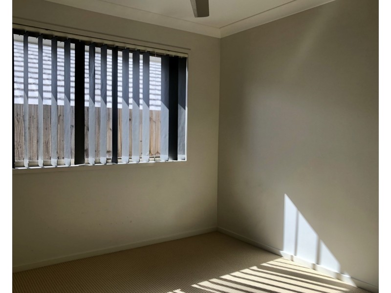 10 Woodrose Circuit, Pimpama QLD 4209