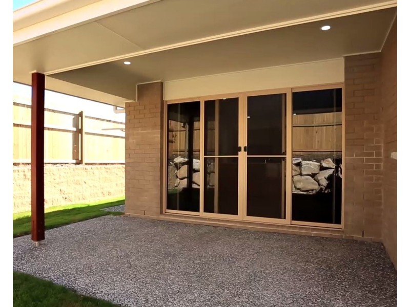 10 Woodrose Circuit, Pimpama QLD 4209