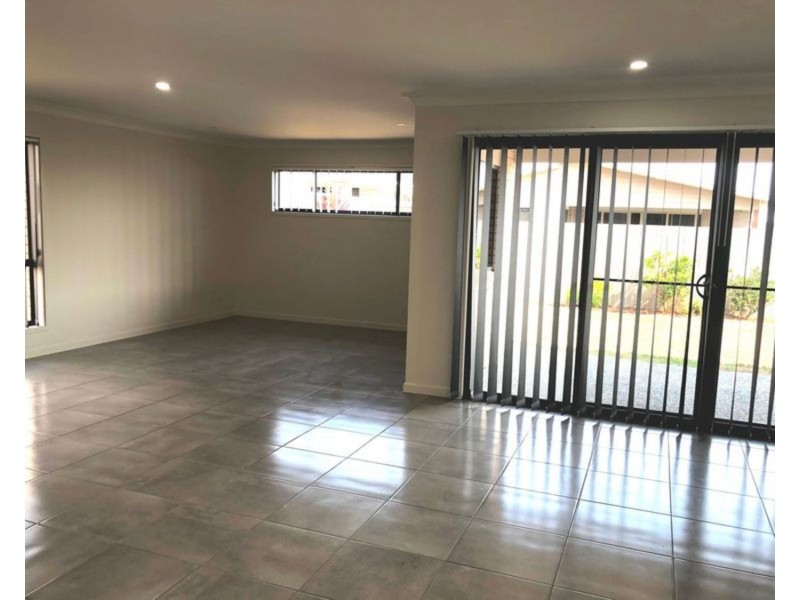 9 Woodrose Circuit, Pimpama QLD 4209