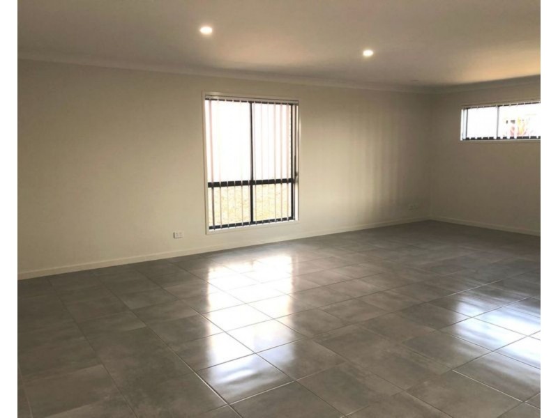 9 Woodrose Circuit, Pimpama QLD 4209