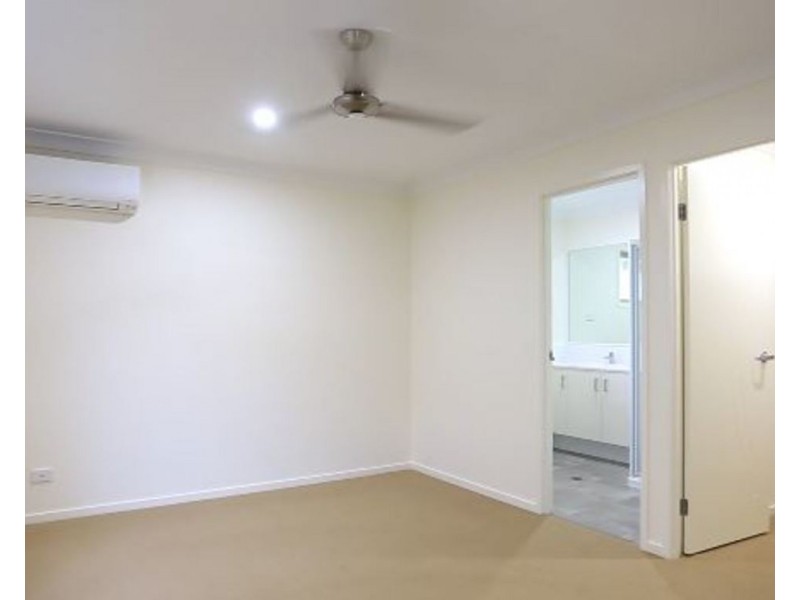 11 Sandalwood Drive, Pimpama QLD 4209