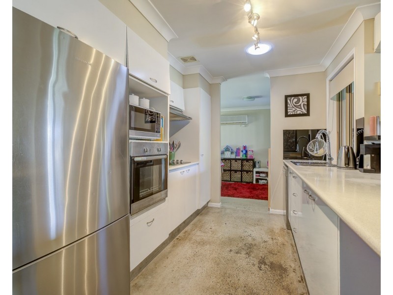21 Ashgrove Avenue, Runaway Bay QLD 4216