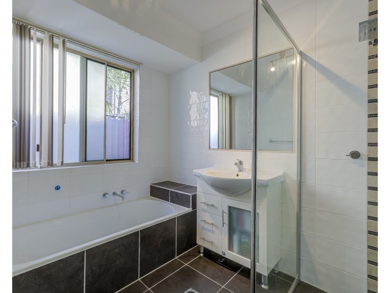 21 Ashgrove Avenue, Runaway Bay QLD 4216