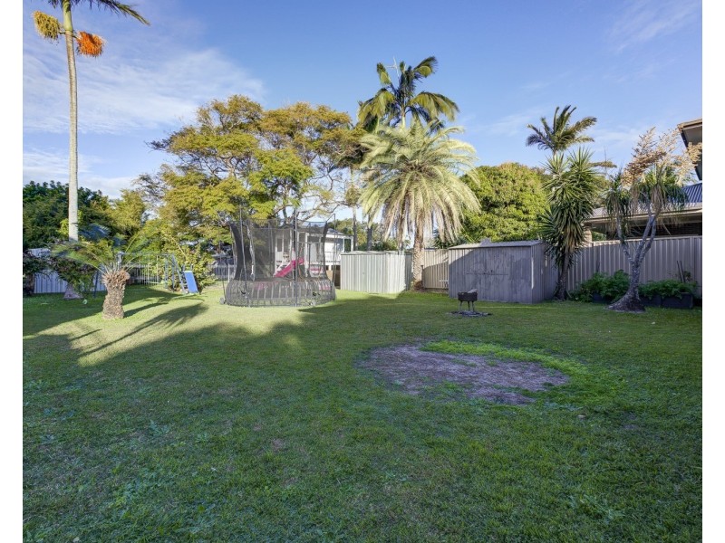 21 Ashgrove Avenue, Runaway Bay QLD 4216