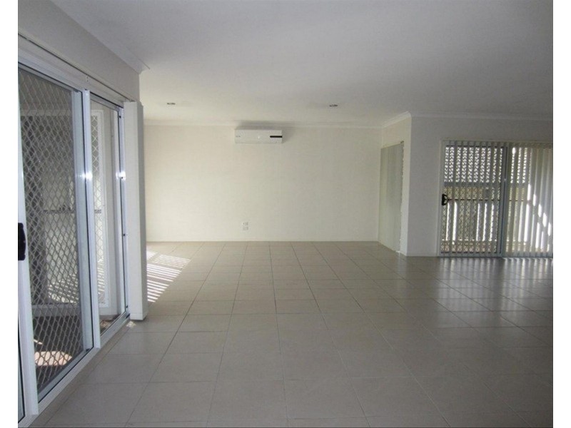 33 Mossman Parade, Waterford QLD 4133