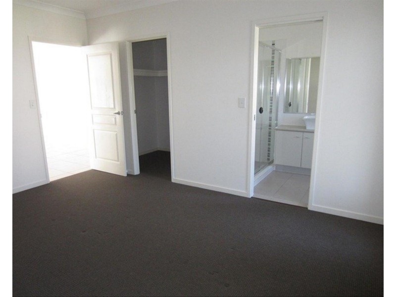 33 Mossman Parade, Waterford QLD 4133