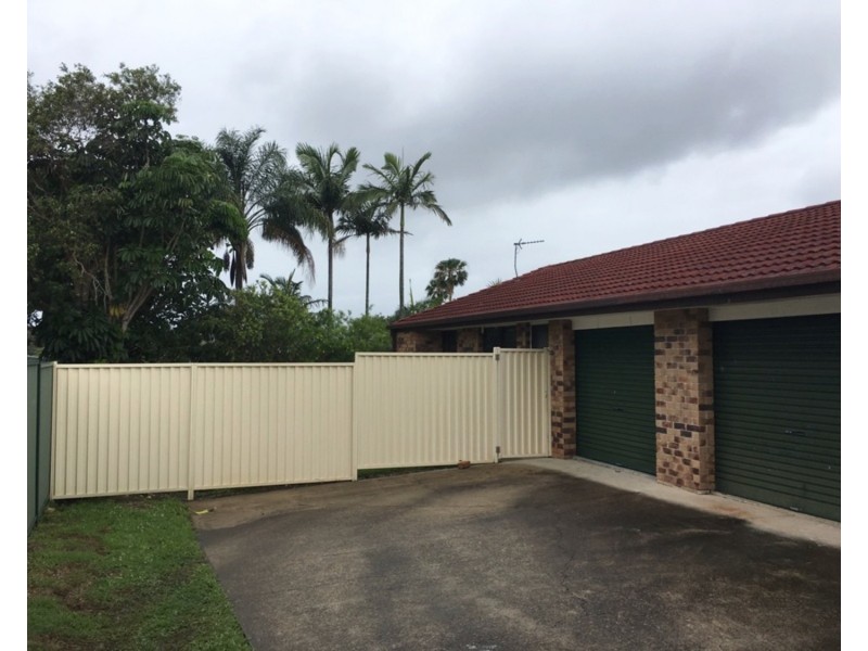 2/177 Olsen Avenue, Labrador QLD 4215