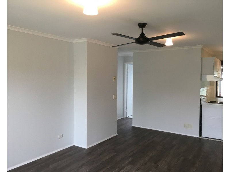 2/177 Olsen Avenue, Labrador QLD 4215