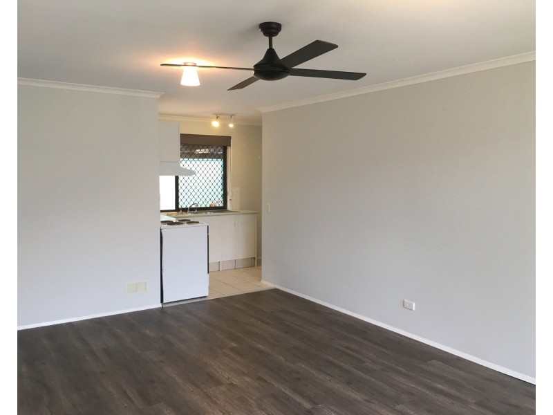 2/177 Olsen Avenue, Labrador QLD 4215