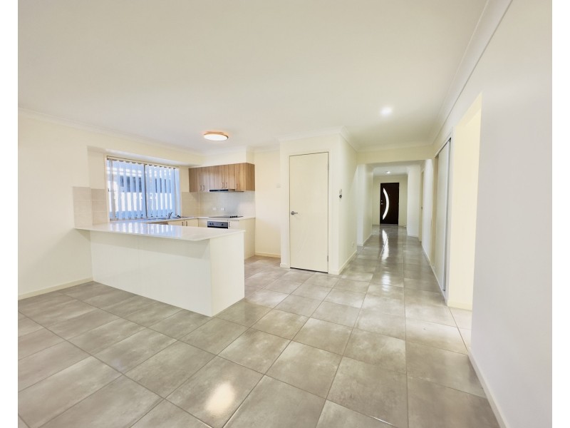 104 Fountain Street, Pimpama QLD 4209