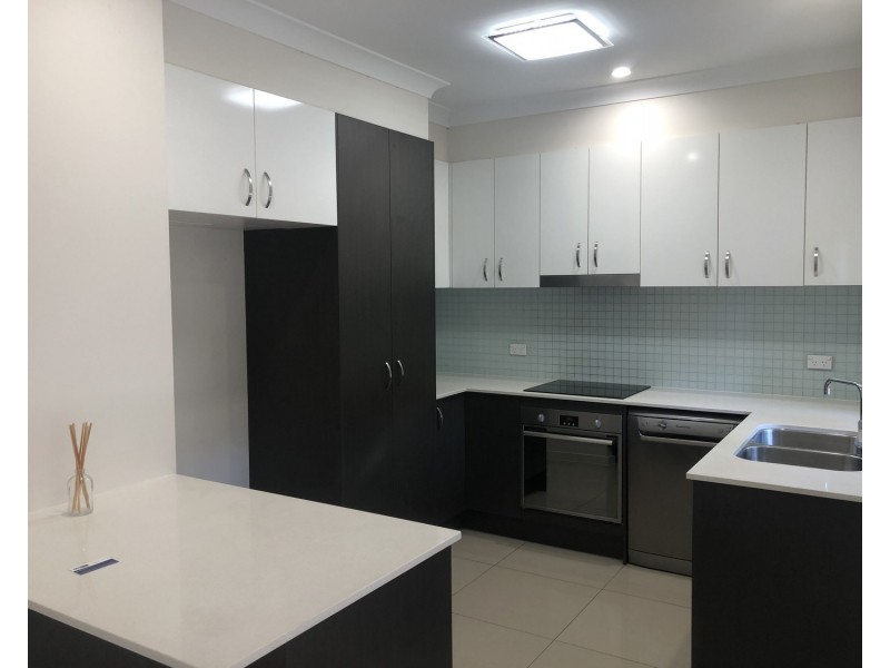 2/79 Falconer Street, Southport QLD 4215