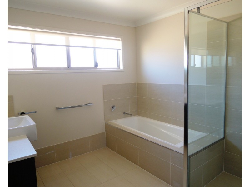 2/79 Falconer Street, Southport QLD 4215