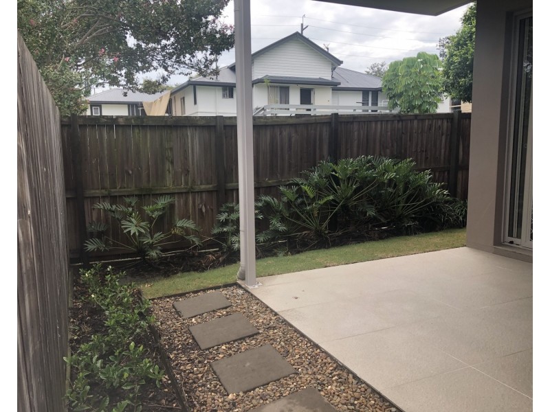 2/79 Falconer Street, Southport QLD 4215