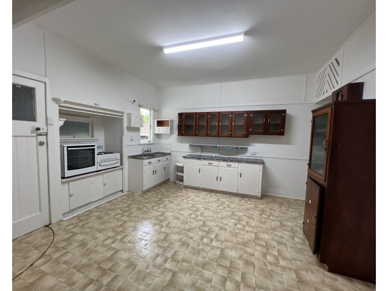 18 Shillito Street, Southport QLD 4215