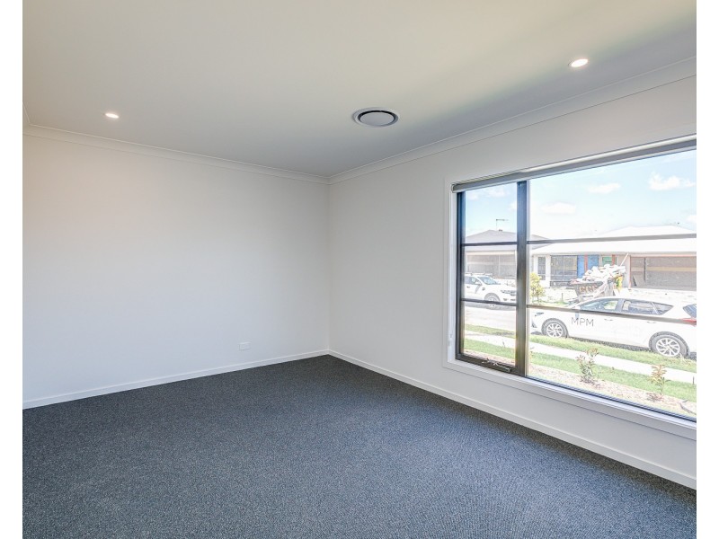 39 Sawmill Drive, Greenbank QLD 4124