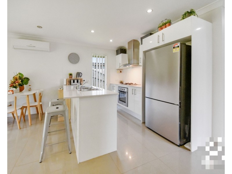 8 Nightshade Crescent, Pimpama QLD 4209